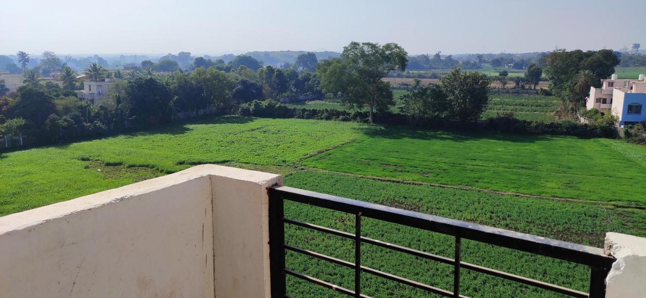 Apartamento Untrained & Unplanned Jabalpur Exterior foto