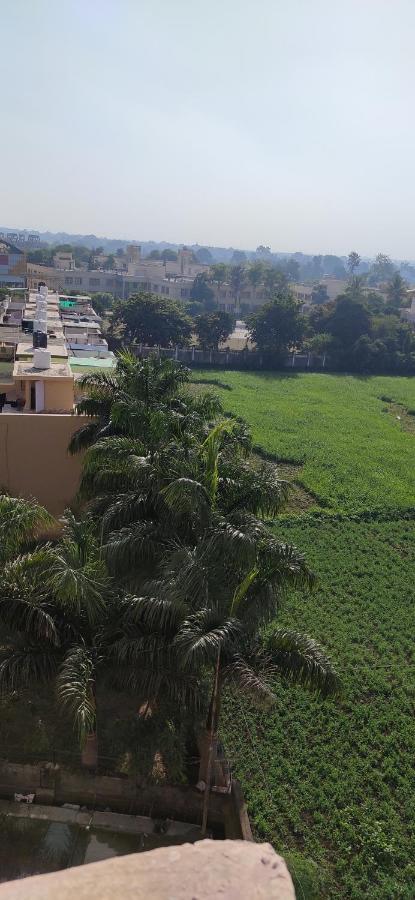 Apartamento Untrained & Unplanned Jabalpur Exterior foto