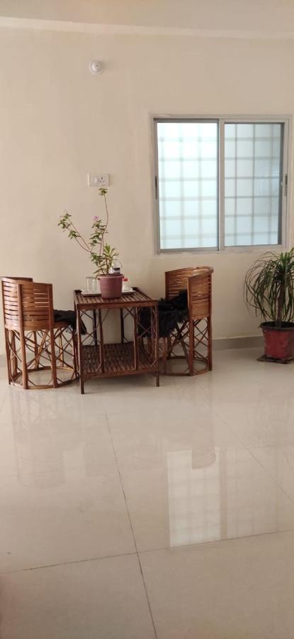 Apartamento Untrained & Unplanned Jabalpur Exterior foto