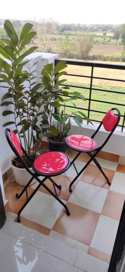 Apartamento Untrained & Unplanned Jabalpur Exterior foto