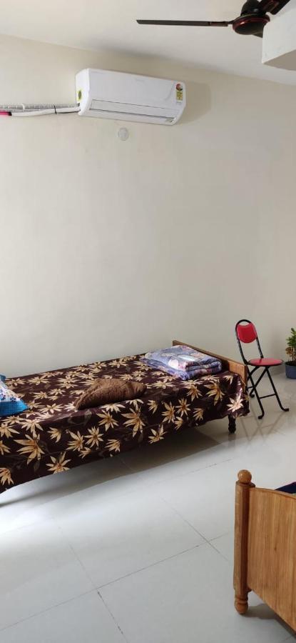 Apartamento Untrained & Unplanned Jabalpur Exterior foto